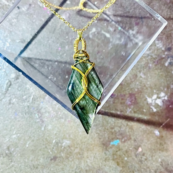 Incredible Diamond-Shaped Labradorite Amulet-Style Statement Necklace - Picture 4 of 10